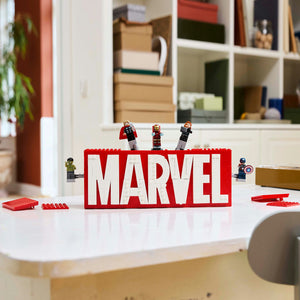 Lego MARVEL Logo & Minifigures